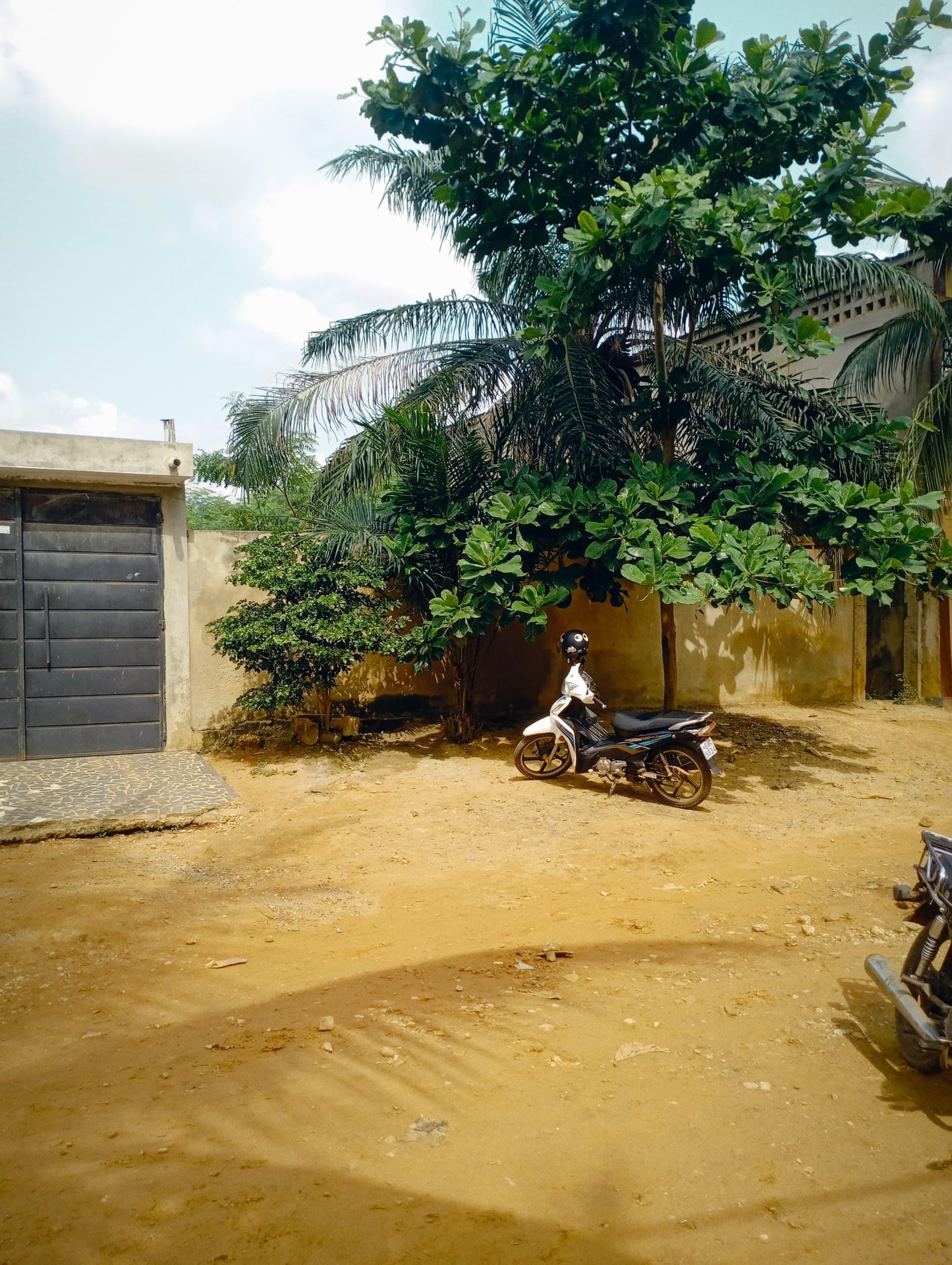 Terrain de 300 m² en vente à Agoe Sogbossito – 15 millions FCFA