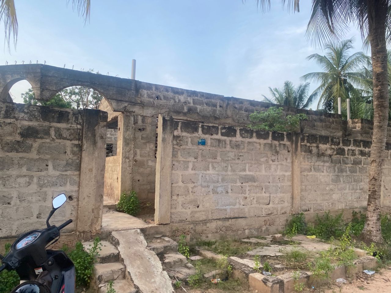 Villa inachevée 3 chambres en vente à Avedji Wessome – 25 millions FCFA