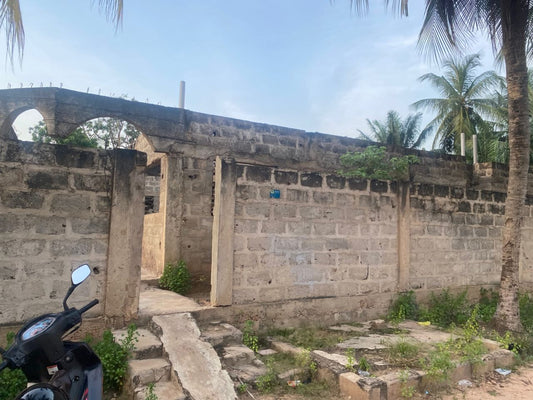 Villa inachevée 3 chambres en vente à Avedji Wessome – 25 millions FCFA