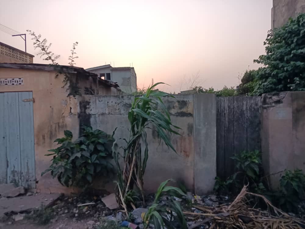 TERRAIN DE 235 M² À VENDRE À ADIDOGOMÉ GBLINKOMÉ – 25 MILLIONS – PROCHE ÉGLISE TÉMOINS DE JÉHOVAH – TAMPOON OTR