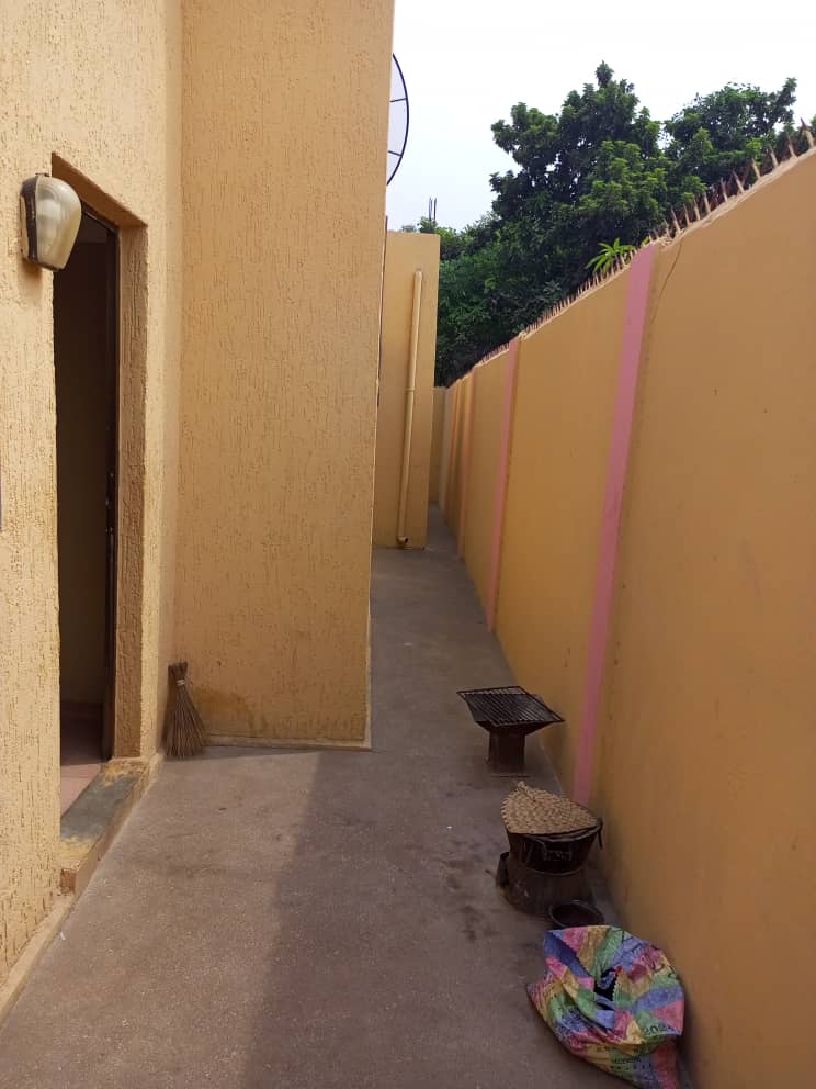 VILLA 6 PIÈCES À VENDRE À ADIDOGOMÉ GBOMAMÉ – 422 m² | TITRE FONCIER PERSONNEL