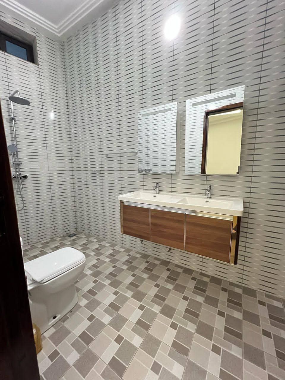 Appartement à louer à Attikoumé – 250 000 FCFA