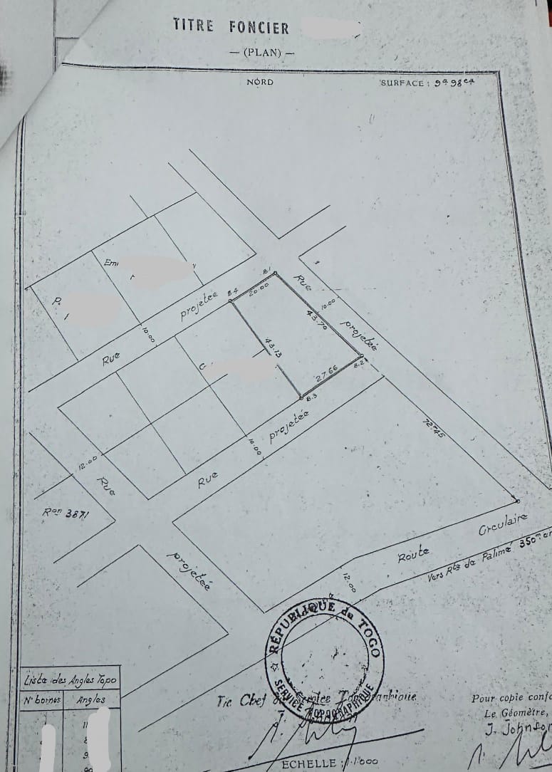 Terrain de 998 m² en vente à Tokoin – 120 millions FCFA