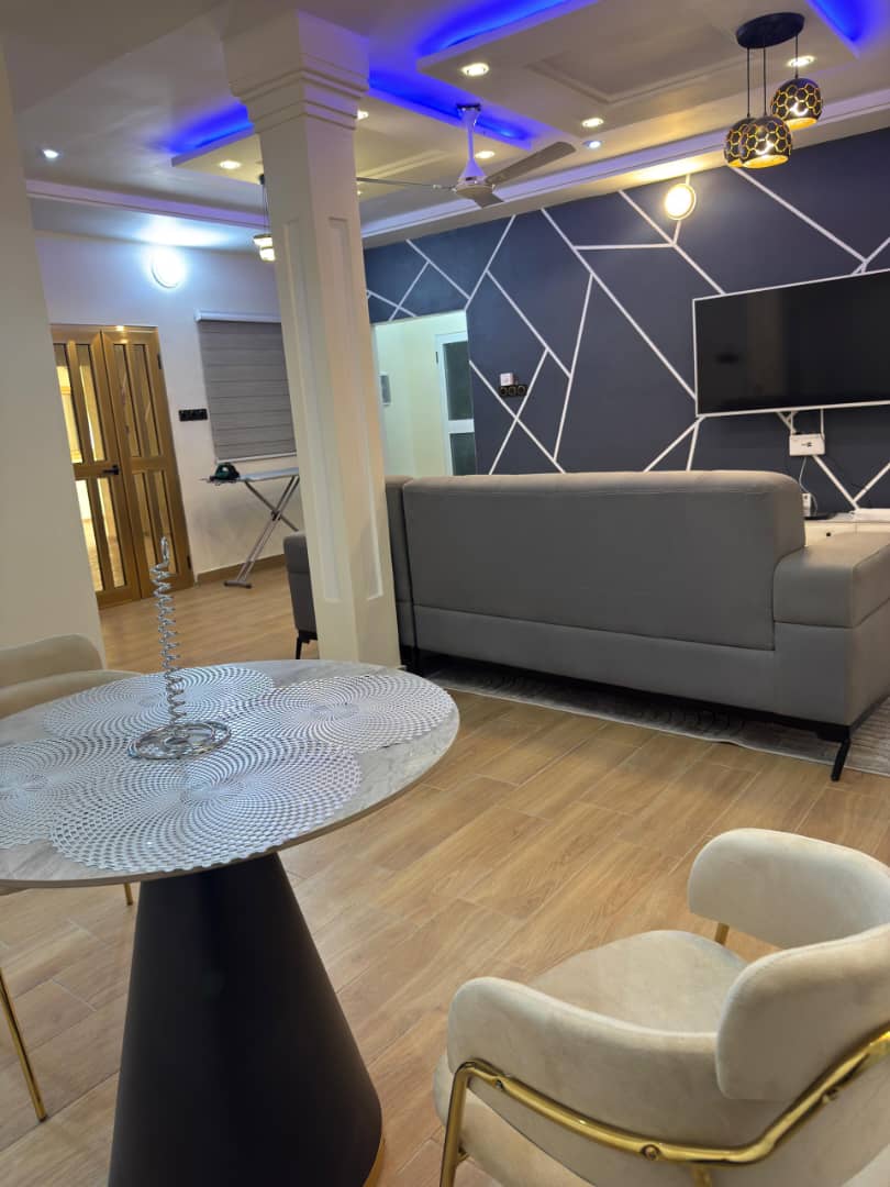 Appartement meublé à louer à Leo 2000 – 300000 FCFA