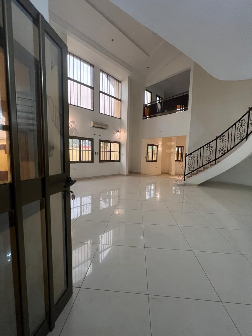 Villa à louer à Tokoin – 700000 FCFA