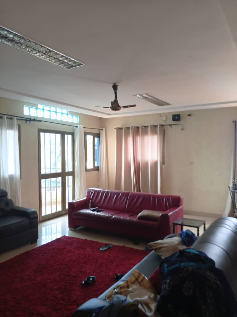 Villa duplex 5 chambres à vendre à Djidjolé – 120 millions FCFA