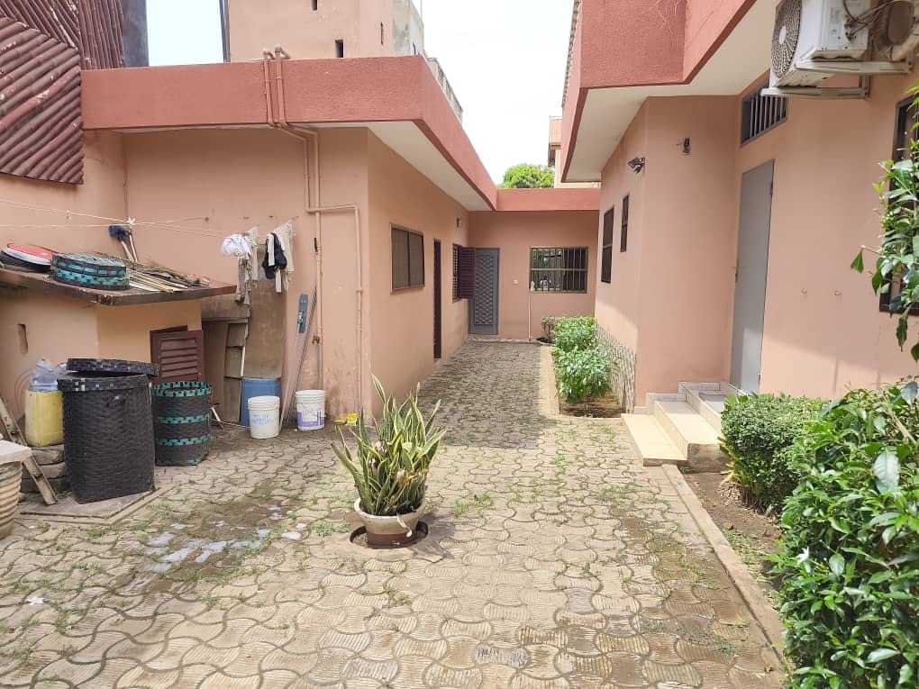 Villa duplex 5 chambres en vente en bordure de goudron à Avédji Limousine – 230 millions FCFA