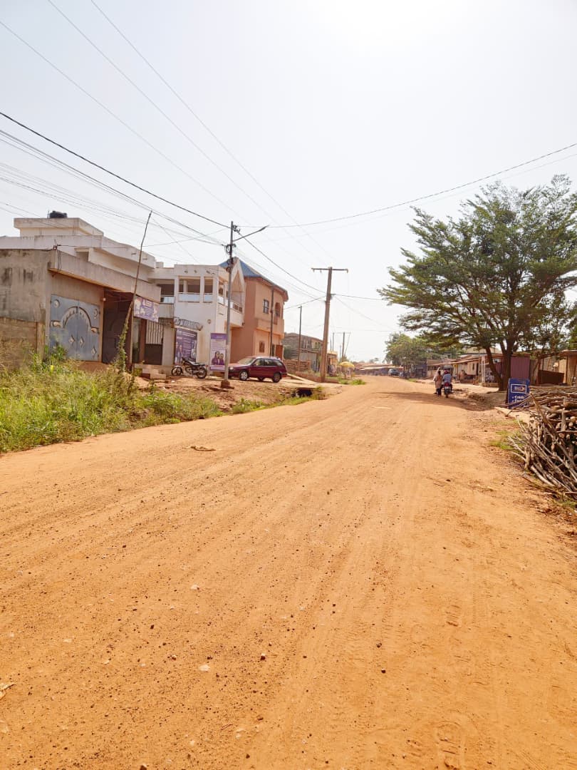 Terrain de 150 m² en vente à Légbassito face marché – 9 millions FCFA