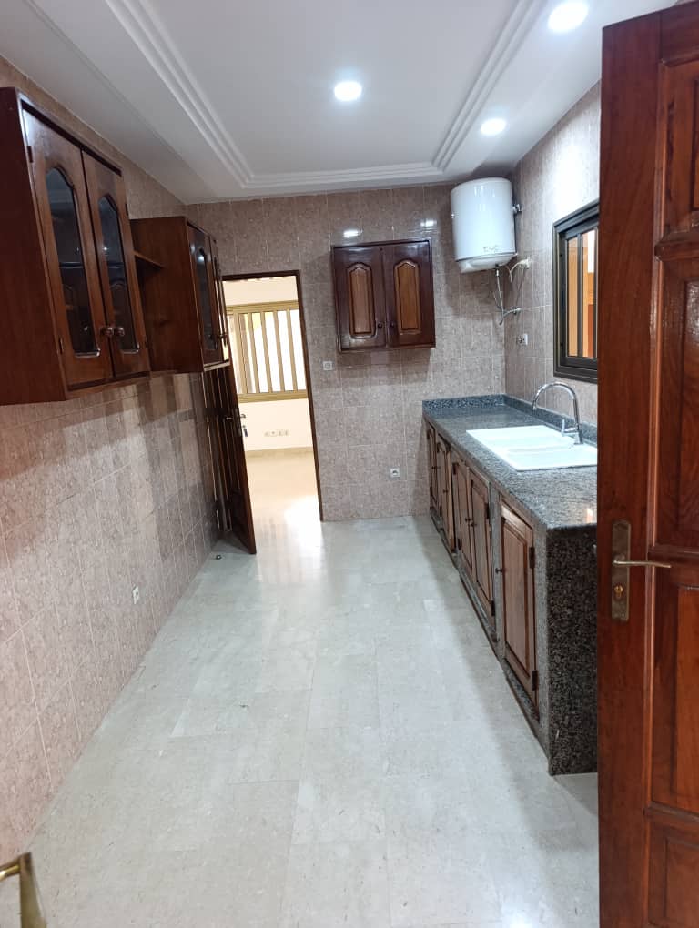 Villa duplex 6 chambres en location à Togo 2000 – 1.600.000 FCFA/mois