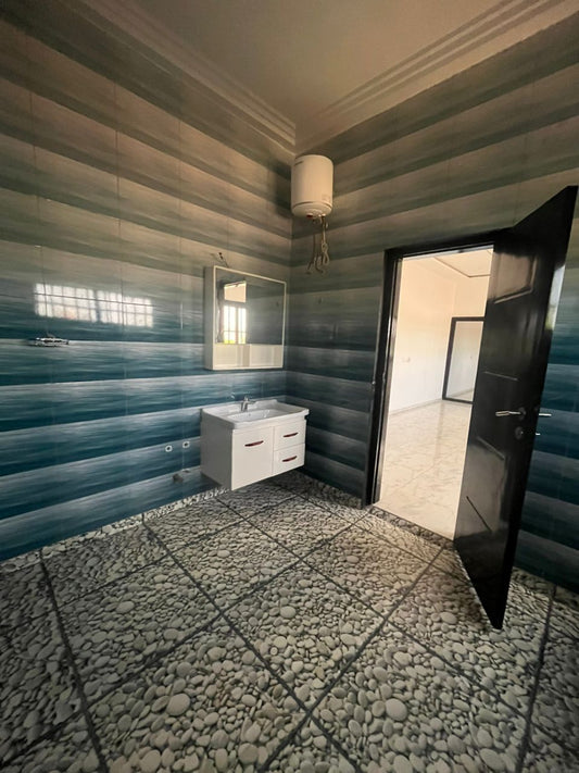 Villa F8 neuve à louer à Wuiti Cité Millenium – 1.500.000 FCFA