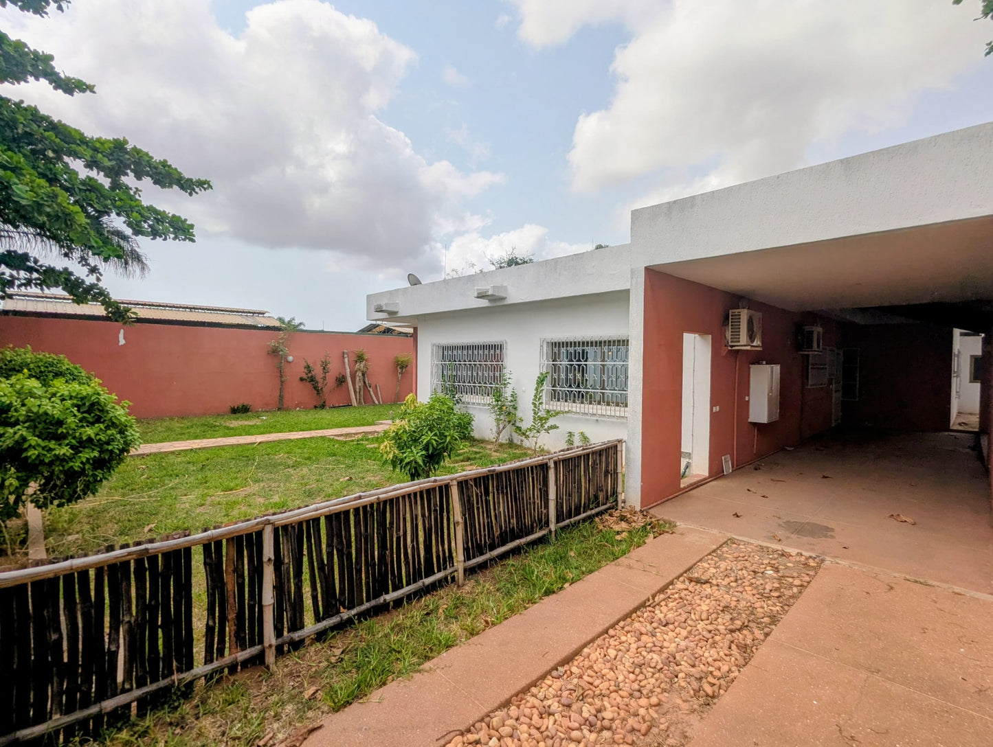 Villa 3 chambres à louer à La Caisse (Résidence du Bénin) – 1 100 000 FCFA