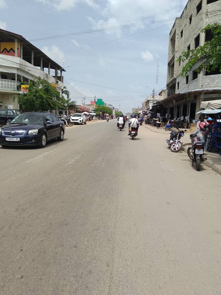 Terrain de 450 m² en vente en bord du goudron à Tokoin Ramco – 75 millions FCFA