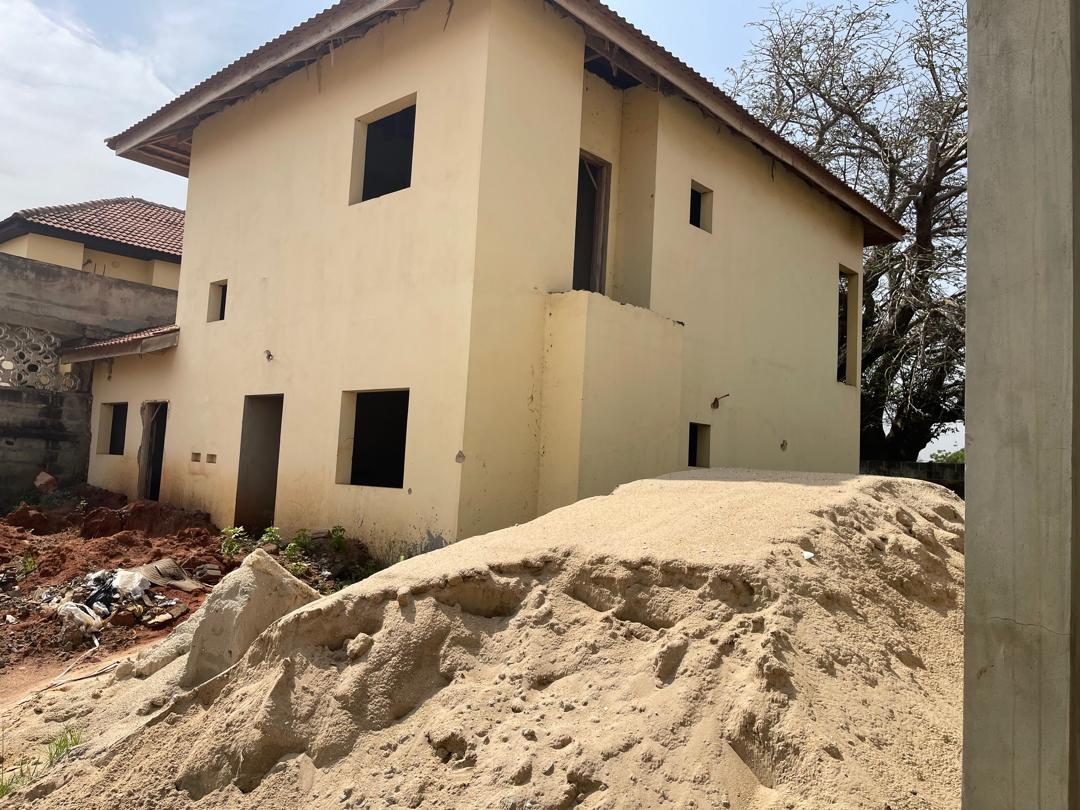 Villa duplex inachevée en vente à la Cité Mokpokpo – 75 millions FCFA