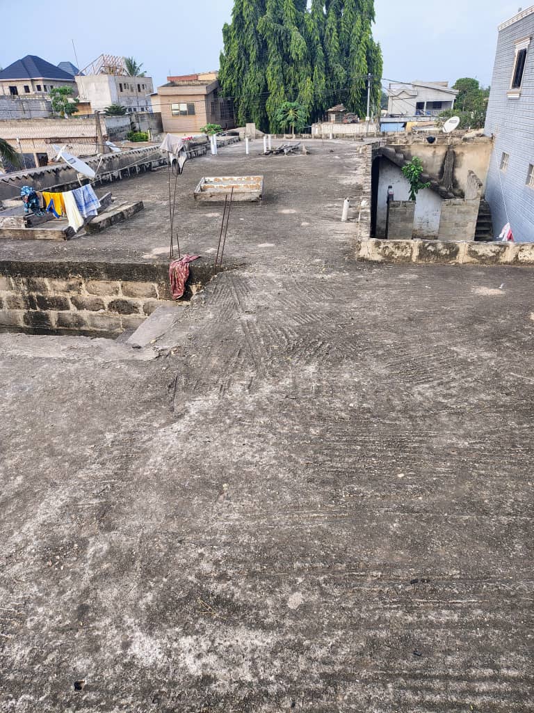 Villa inachevée 2 chambres sur 1/2 lot à Agoè Demakpoè – 20 millions FCFA