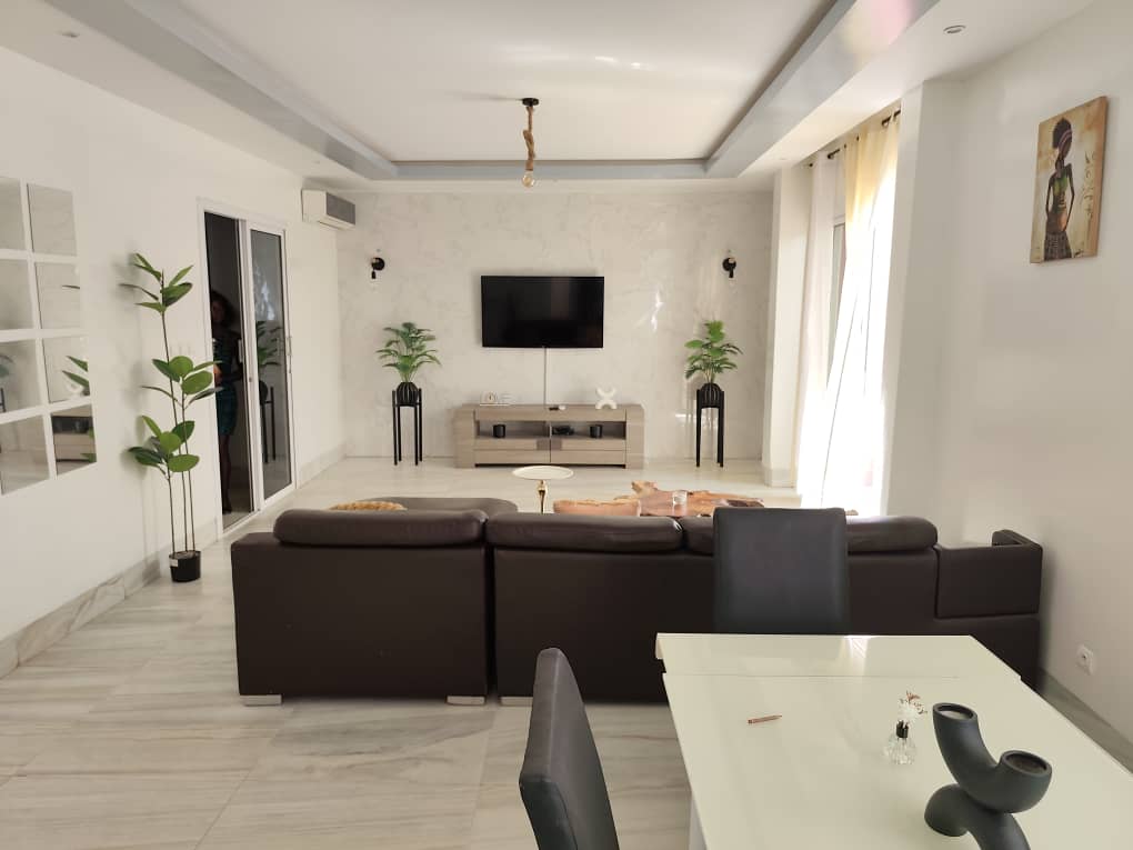 Hôtel de 12 appartements en vente à Baguida – 850 millions FCFA