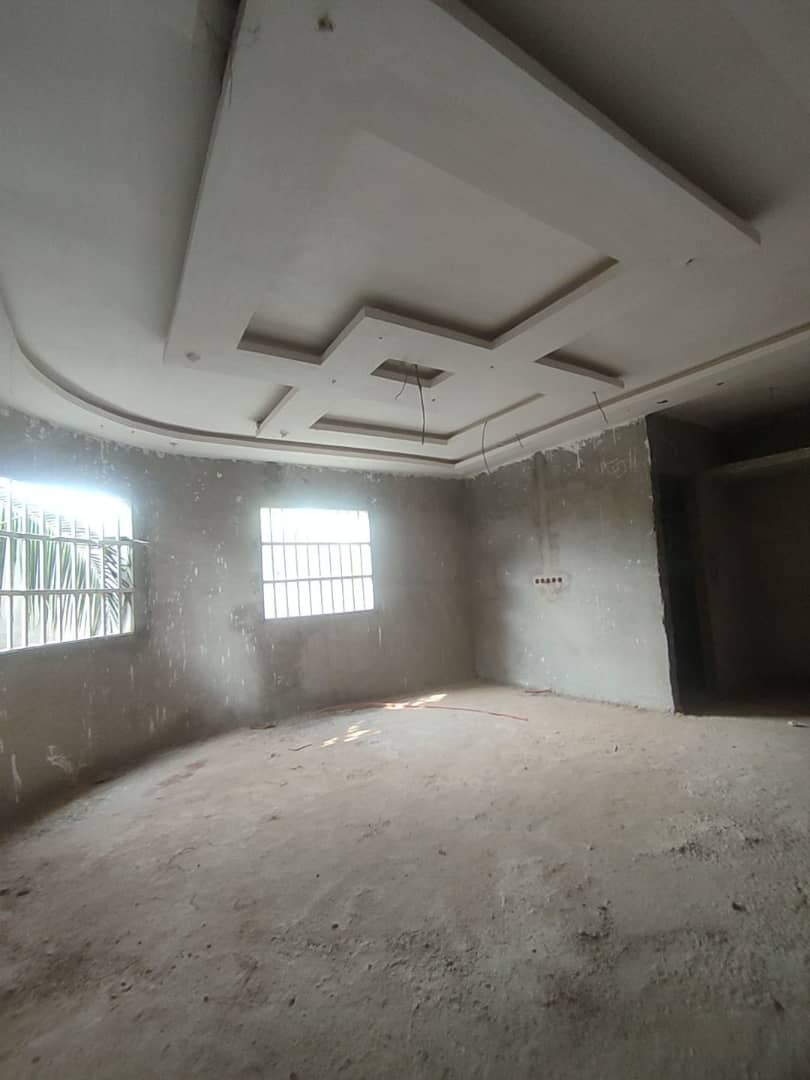 Villa 3 chambres en vente angle de rue à Ségbé Klémè – 32 millions FCFA