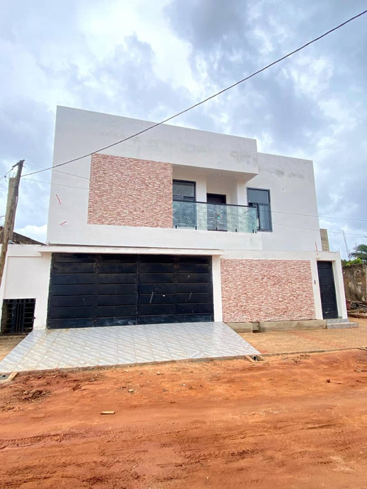 Villa duplex 5 chambres sur 300 m² en vente à Agoè Cacavéli – 180 millions FCFA