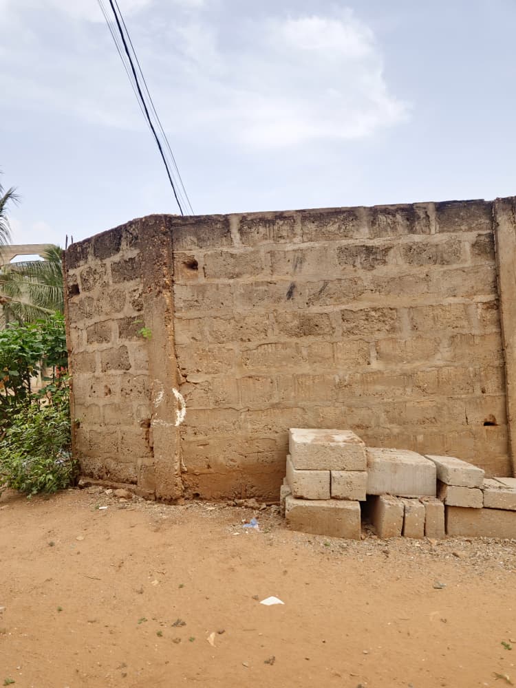 Terrain de 2 lots en vente en angle de rue à Agoè Légbassito – 40 millions FCFA le lot