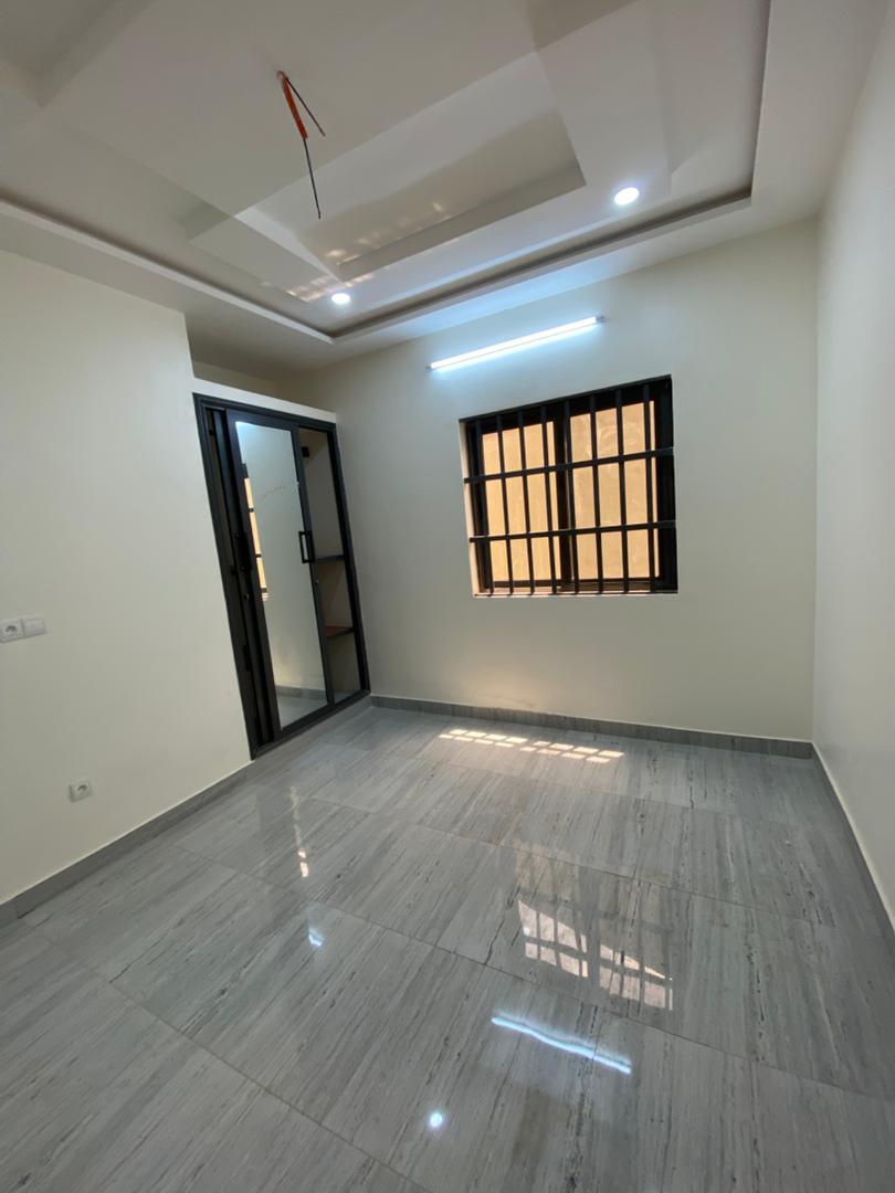 Villa duplex 5 chambres 2 salons en vente à Adidogomé logoté – 90 millions FCFA