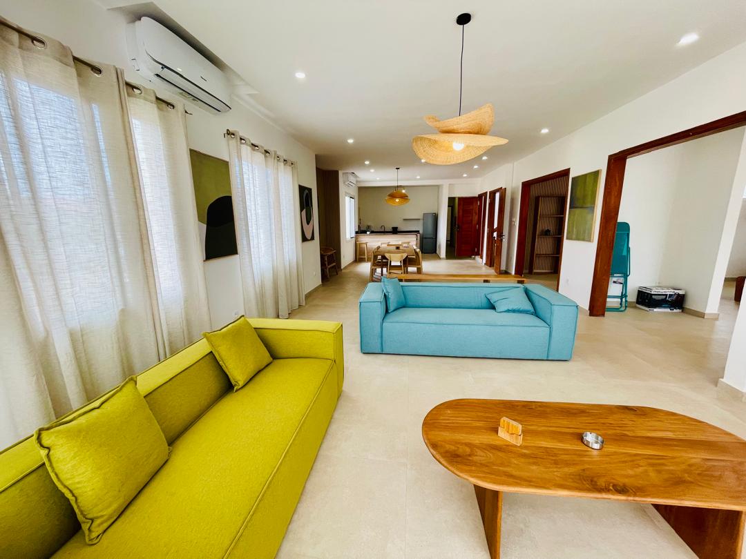 Villa meublée 3 chambres avec piscine à louer à Adidogomé Carrefour AÏSED – 1 200 000 FCFA