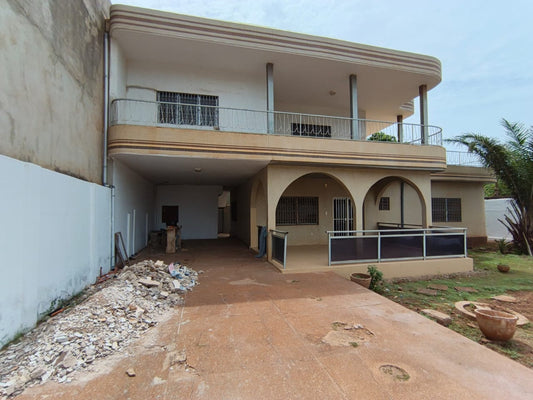 Villa 6 chambres en vente à Agoè Assiyéyé – 110 millions FCFA