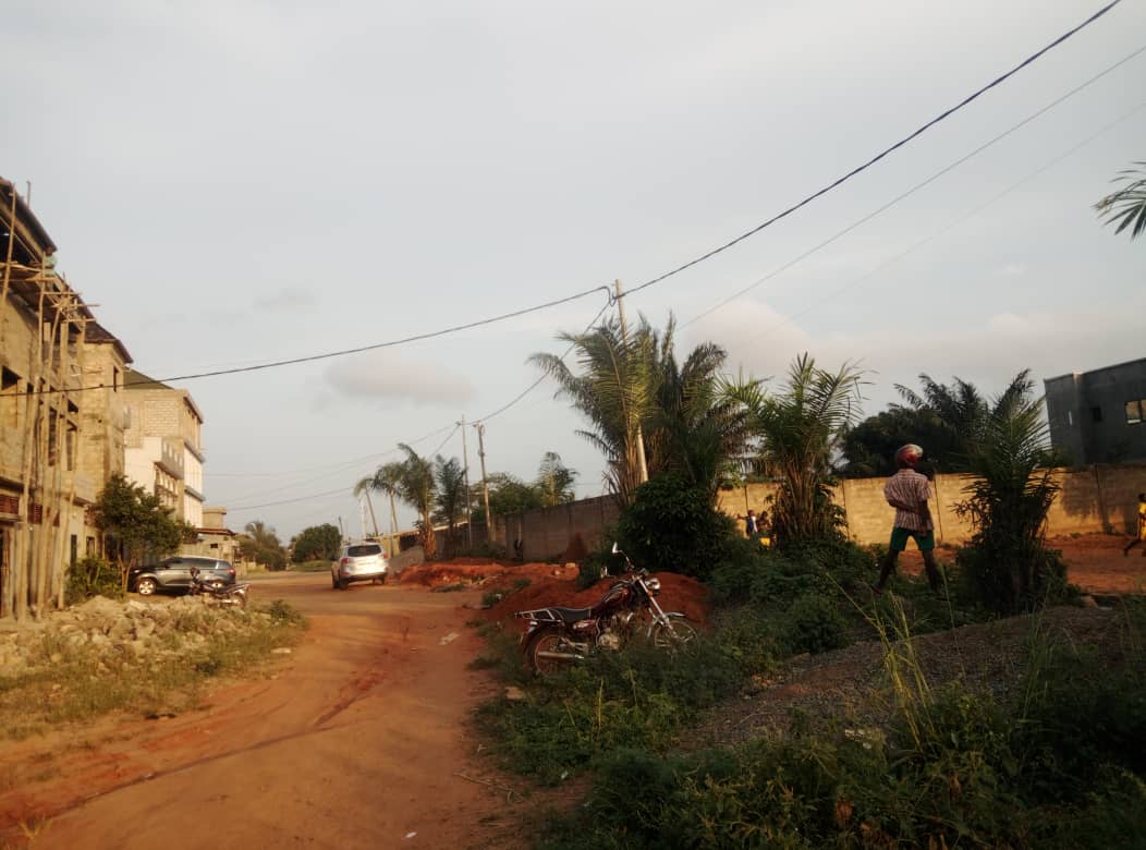 Terrain de 600 m² en vente à Zanguera – 20 millions FCFA