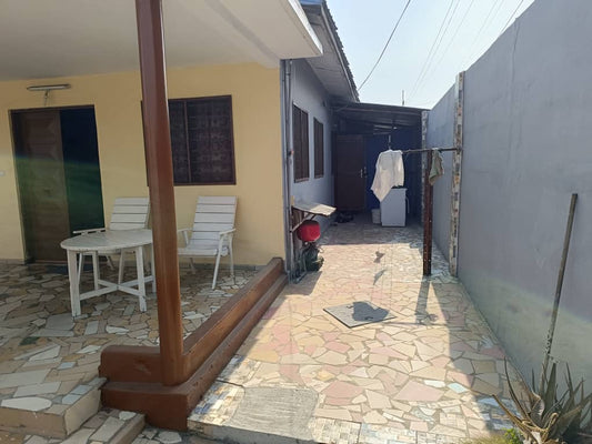 Villa 4 chambres sur demi lot en angle de rue à Kodjoviakopé – 70 millions FCFA