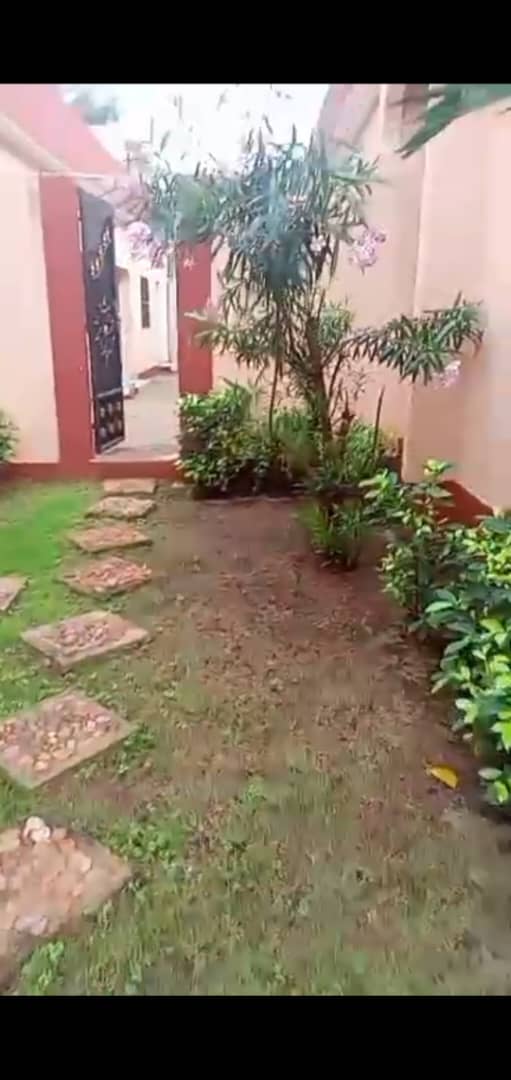 Villa basse 4 chambres en vente en bordure de goudron à Agoè Adougba – 130 millions FCFA