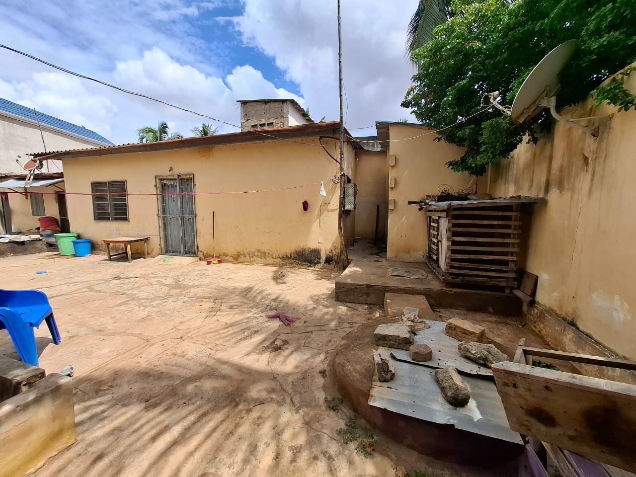 Maison 2 chambres sur 3/4 de lot en vente à Agoè – 40 millions FCFA