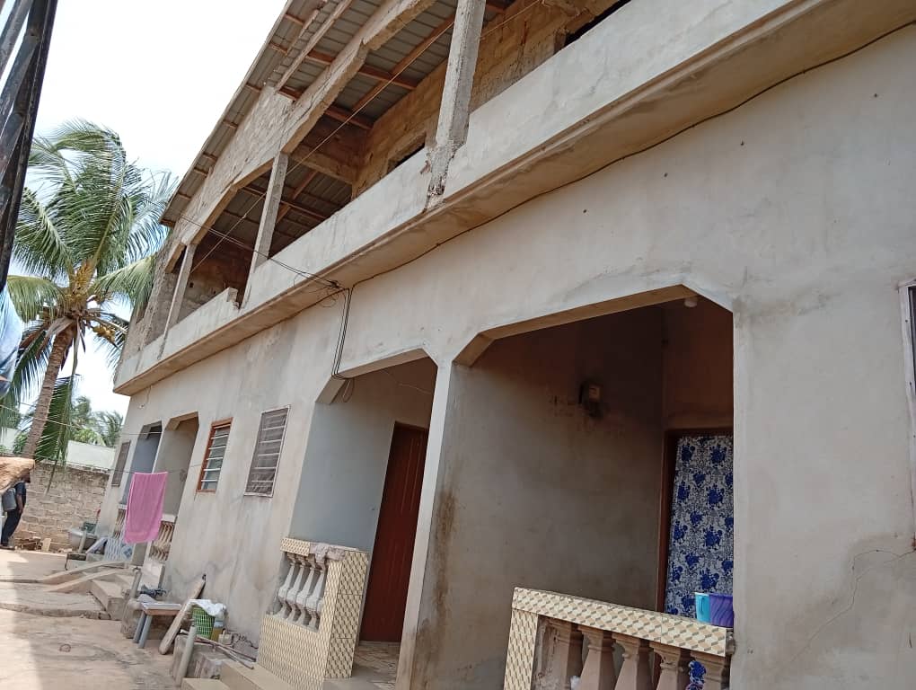 Villa en vente sur plus d'un demi lot angle rue à Lankouvi – 50 millions FCFA