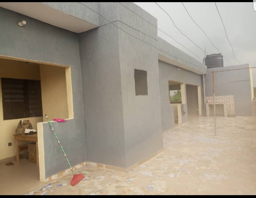 Maison de location à vendre en angle de rue à Zanguéra – 55 millions FCFA