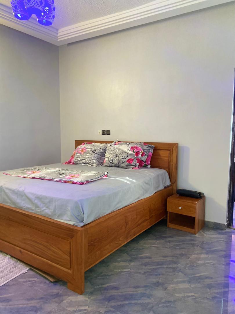 Appartement 1 chambre meublé haut standing à louer à Djidjolé – 400 mille FCFA/mois