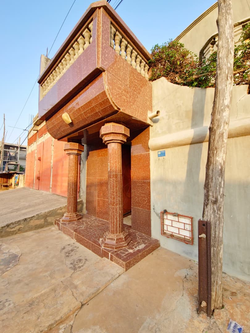 Villa R+1 en vente à Avedji – 47 millions FCFA