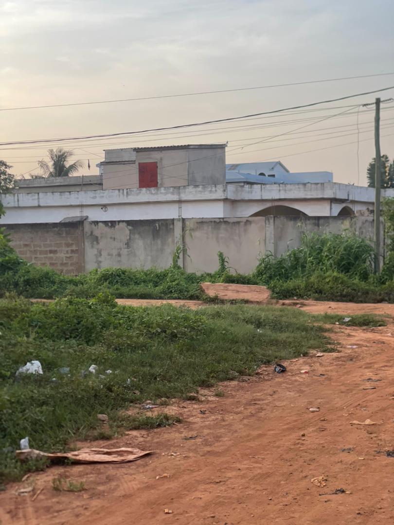 Demi lot de terrain à vendre à Agoè Mariam – 25 millions FCFA