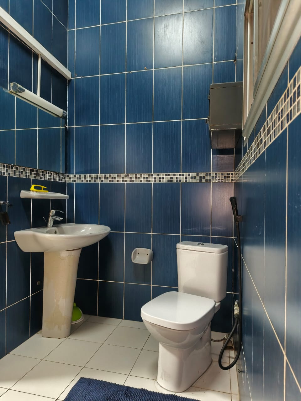 Appartements scindés meublés climatises à l'étage de 2 chambres à Bè-Kpota Nissan - 400000 FCFA/mois