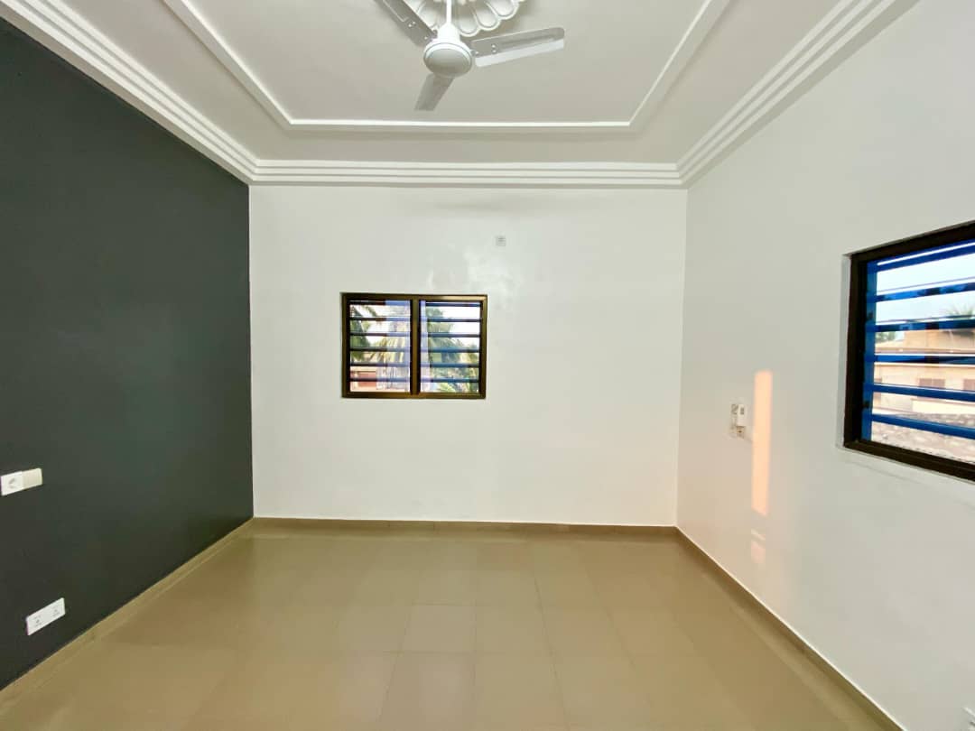 Terrain à vendre à GBOSSIME – 130 Millions FCFA