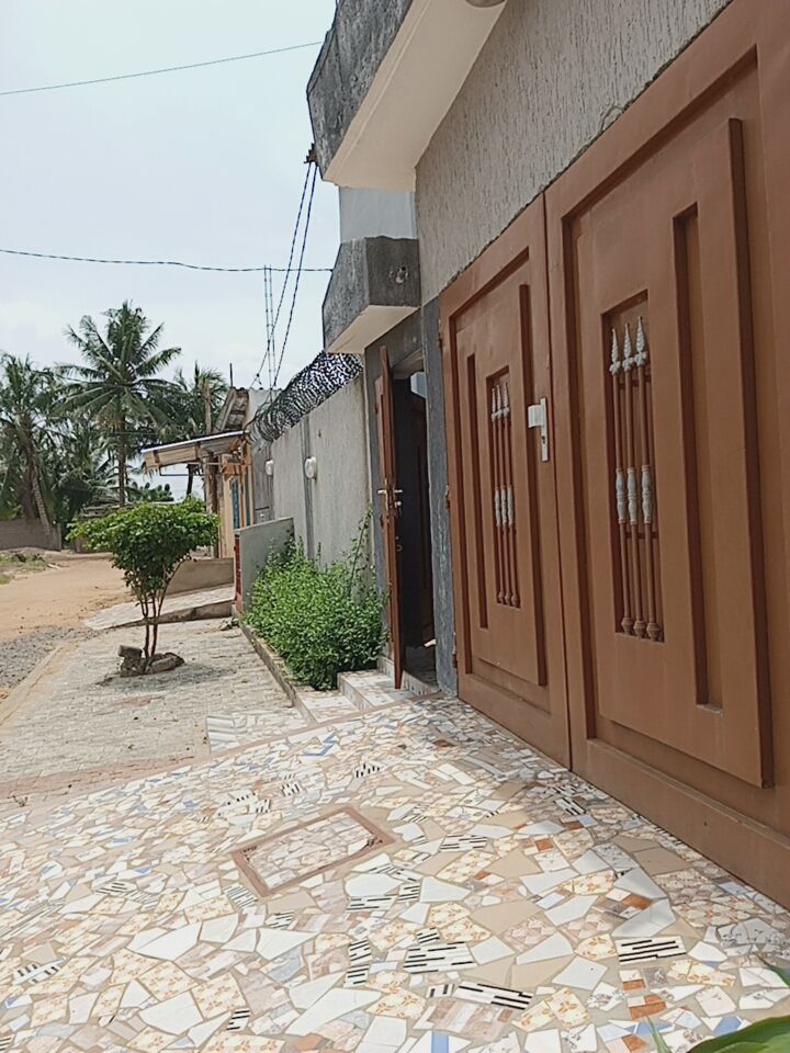 Villa 2 chambres en vente proche du goudron à Agovoudou – 45 millions FCFA