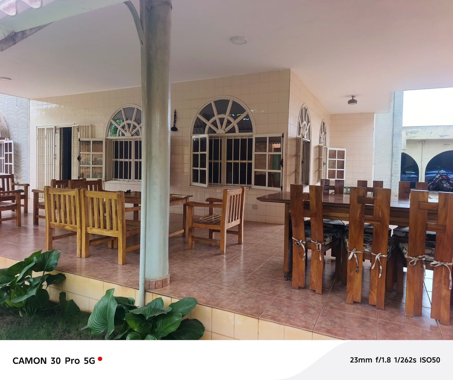 Villa 4 chambres sur 597 m² en vente en angle de rue à Avenou Factory – 180 millions FCFA