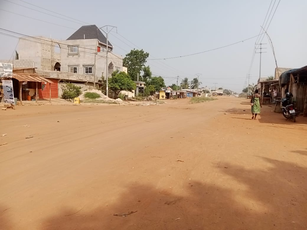 Terrain 1 lot en vente à Légbassito Kové, carrefour Koshigan – 38 millions FCFA