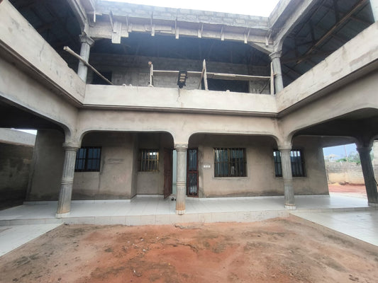 Villa duplex partiellement achevée en vente à Kpala Kognito – 40 millions FCFA