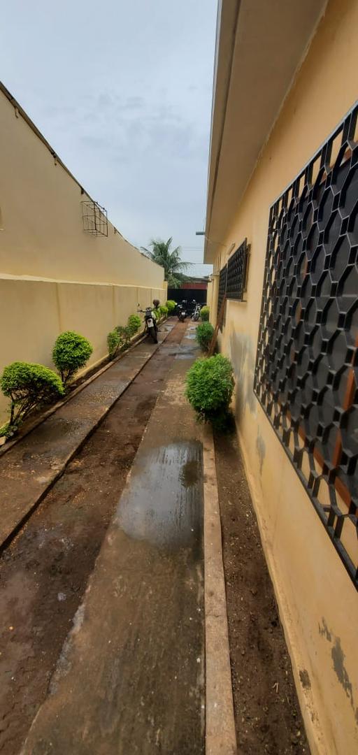 Villa basse 4 chambres en vente à Tokoin Forever – 130 millions FCFA