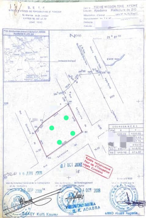Terrain de 600 m² en angle de rue en vente à Apessito quartier la paix – 14 millions FCFA le lot