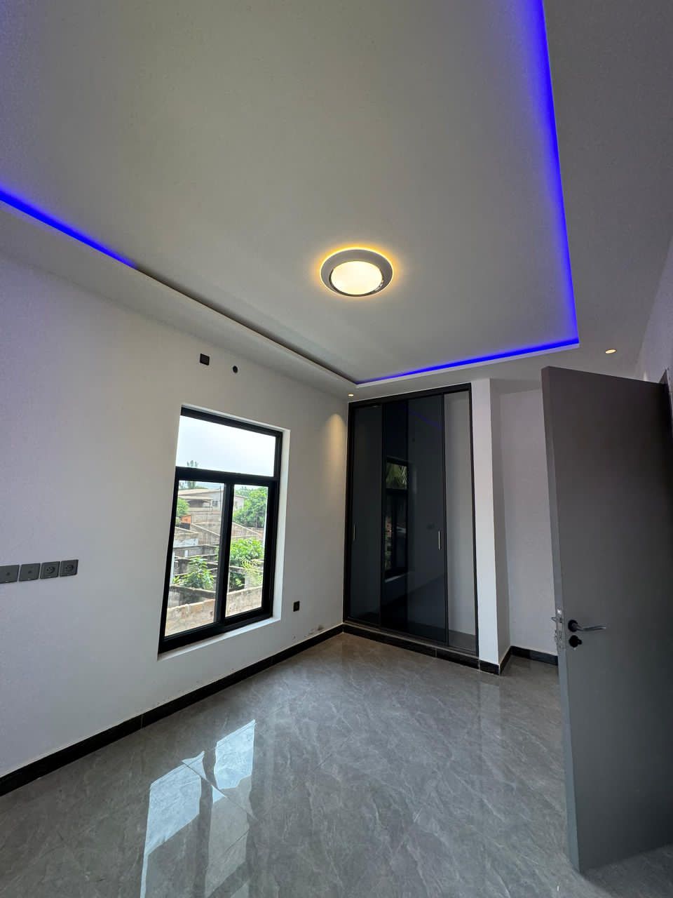 Villa duplex 5 chambres sur 300 m² en vente à Agoè Cacavéli – 180 millions FCFA