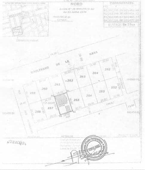 TERRAIN STRATÉGIQUE À VENDRE À ADÉWUI – À 80M DES PAVÉS