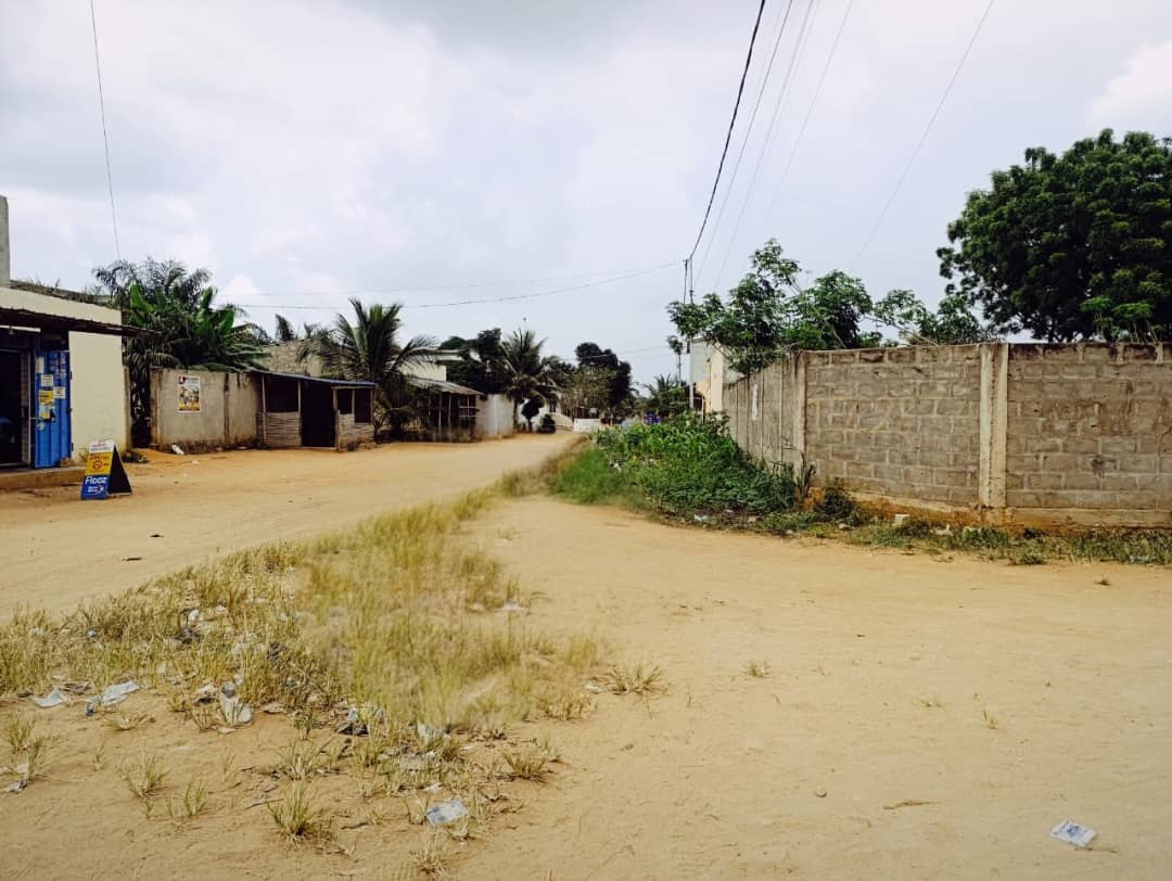 Terrain de 798 m² en vente en angle de rue à Zossimé Zopomahe - 30 millions FCFA