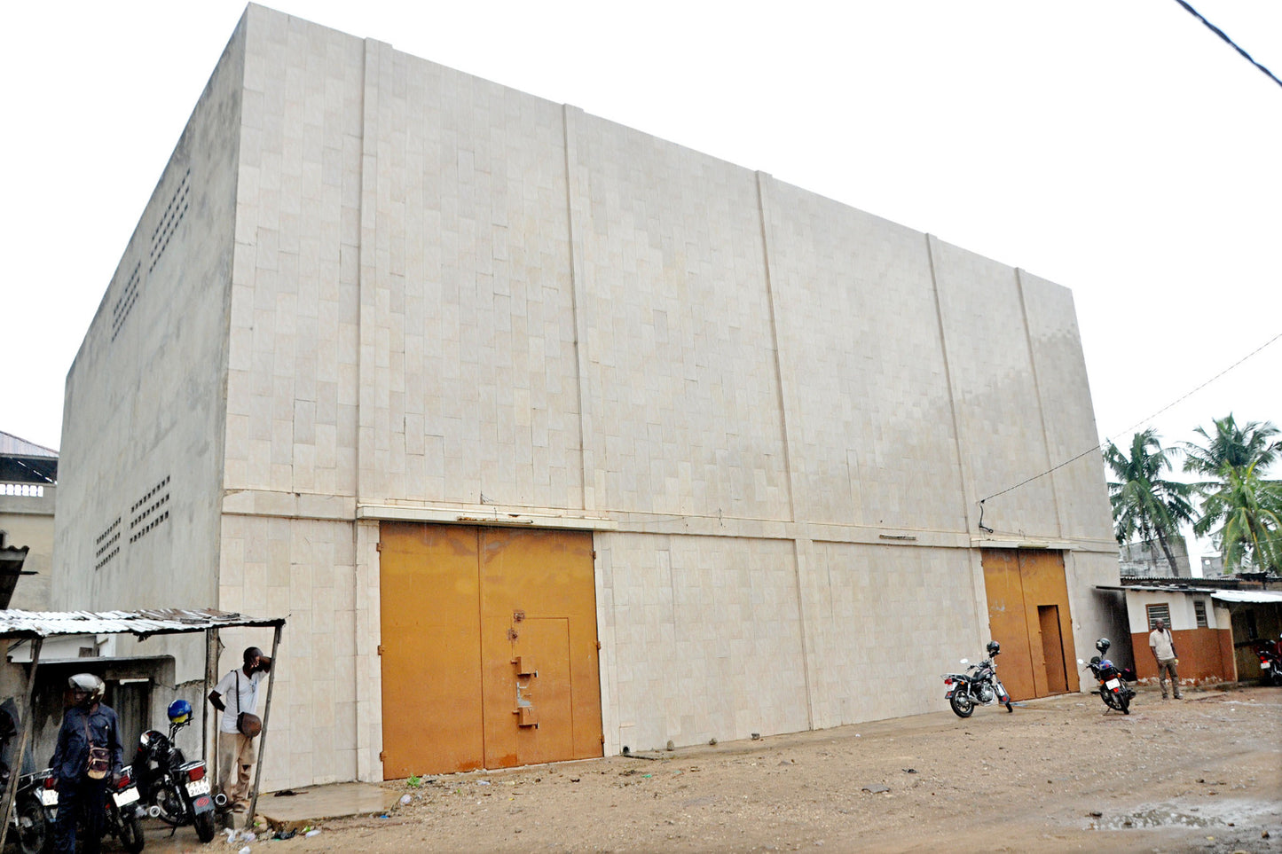 Magasin à vendre à Assigamé, rue de Locam – 250 millions FCFA
