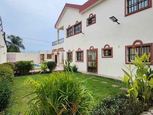 Villa duplex 5 chambres avec piscine à louer à Avenou – 1.200 000 FCFA par mois