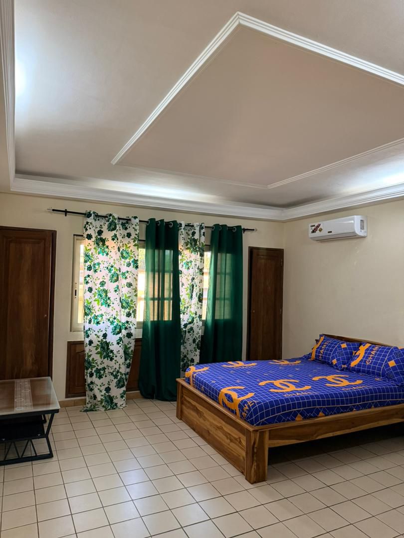 Villa meublée 3 chambres salon en location à Tokoin Soted – 1 000 000 FCFA/mois