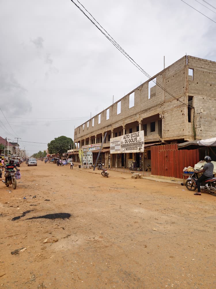 Terrain de 2 lots en vente en angle de rue à Agoè Légbassito – 40 millions FCFA le lot