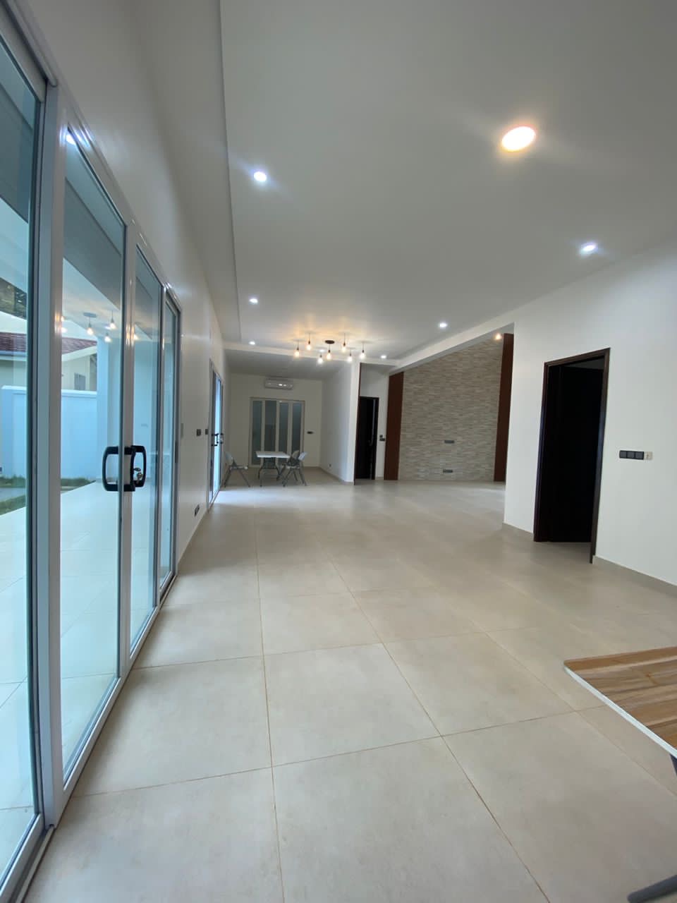 LOUER UNE VILLA AVEC PISCINE, NOUVELLE CONSTRUCTION AGBALEPEDO - 7 PIÈCES 